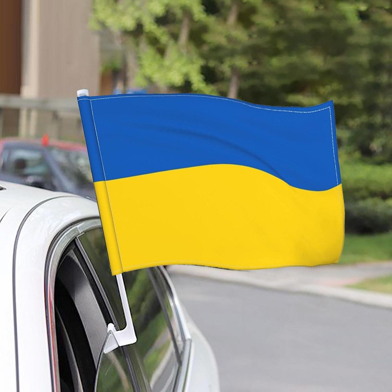 Drapeau de l'ukraine avec attache voiture